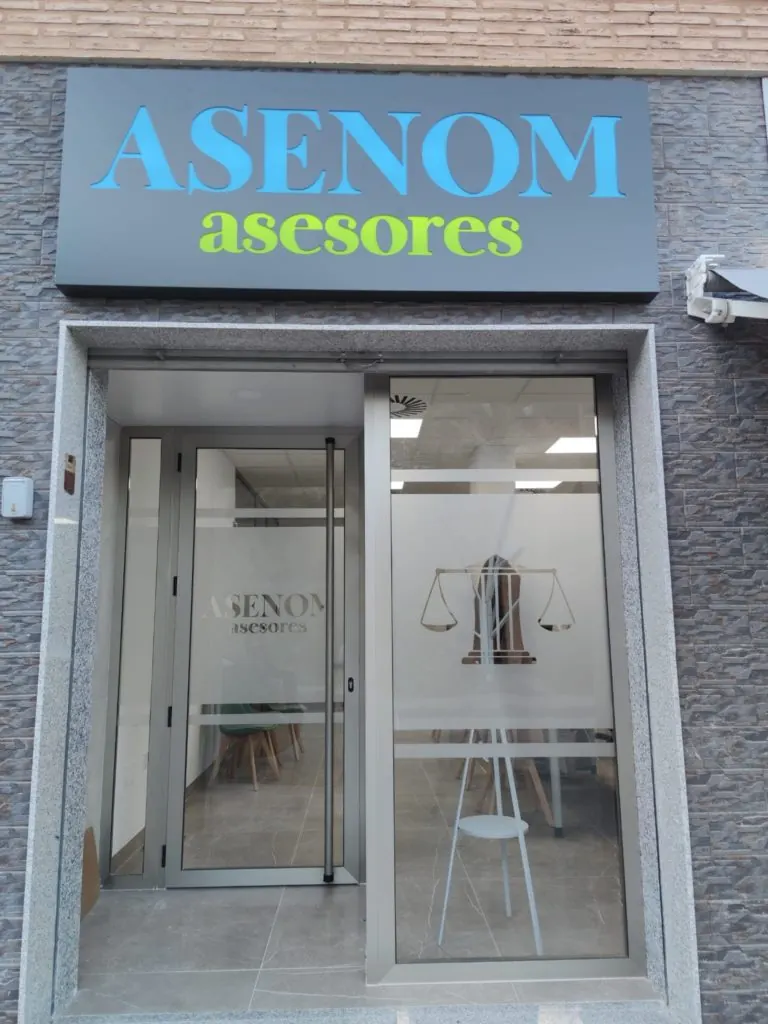 Entrada de la oficina de Asenom Asesores